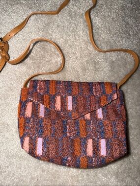 Universal Thread Woven Pink Orange Blue Crossbody with Tan Strap